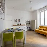 -art Gallery- Luxury Boutique In Center Of Appartement
