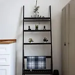 -art Gallery- Luxury Boutique In Center Of *
