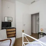 -art Gallery- Luxury Boutique In Center Of Appartement *