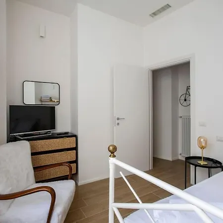 -art Gallery- Luxury Boutique In Center Of Appartement *