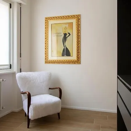 -art Gallery- Luxury Boutique In Center Of Appartement Como