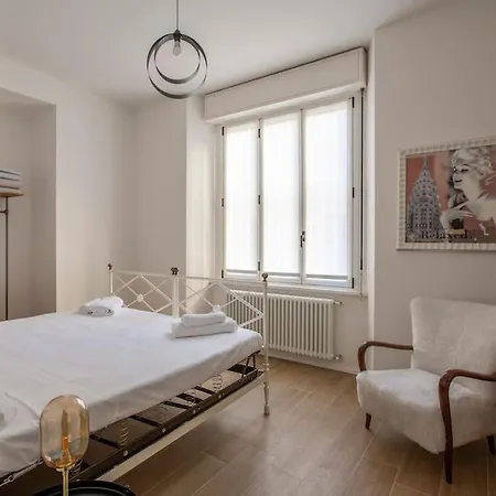 -art Gallery- Luxury Boutique In Center Of Appartement *